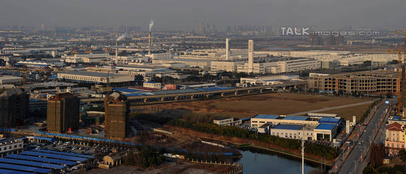 无人,家,高楼大厦,横图,全景,俯视,航拍,室外,白天,度假,美景,天际线,植物,城市风光,城市,大厦,道路,建筑,路,摩天大楼,公路,上海,中国,亚洲,阴影,光线,影子,房屋,屋子,景观,公寓,分界线,停车线,交通,娱乐,建设,洋房,楼房,住宅,树,树木,绿色,天空,阳光,自然,天,享受,休闲,景色,放松,生长,成长,车行道,车行道分界线,申,鸟瞰,标线,东亚,车行线,安亭,上海国际汽车城,上海市,嘉定区,中华人民共和国,沪,华东地区,马路,彩图,高角度拍摄,房子,大楼,高层建筑,高楼,摩天楼,安亭镇,上海大众,上海大众汽车有限公司,shzxz1