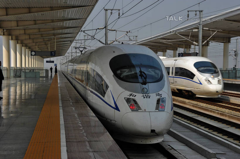 无人,横图,室外,白天,正面,度假,美景,城市风光,城市,地铁,路,铁路,上海,中国,亚洲,阴影,电力,光线,电线,电线杆,线,影子,景观,电能,轨道,轨道交通,交通,铁轨,线路,娱乐,蓝色,蓝天,天空,阳光,天,享受,休闲,景色,放松,运输,晴朗,电,电源,申,能量,东亚,安亭,上海市,嘉定区,万里无云,中华人民共和国,沪,华东地区,晴空,晴空万里,彩图,地铁机动车,地下铁,轻轨,安亭北站,安亭镇,shzxz1