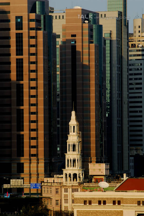 无人,游乐园,家,高楼大厦,竖图,室外,白天,正面,度假,美景,城市风光,标志建筑,城市,大厦,地标,建筑,摩天大楼,游乐场,上海,中国,亚洲,阴影,光线,影子,房屋,屋子,景观,公寓,娱乐,建设,洋房,楼房,住宅,蓝色,蓝天,天空,阳光,天,享受,休闲,景色,放松,晴朗,申,黄浦区,东亚,西藏南路,上海市,延安路,大世界,万里无云,中华人民共和国,沪,华东地区,乐园,主题公园,晴空,晴空万里,彩图,房子,大楼,高层建筑,高楼,摩天楼,人造公园,主题乐园,大世界游乐场,上海大世界,shzxz1