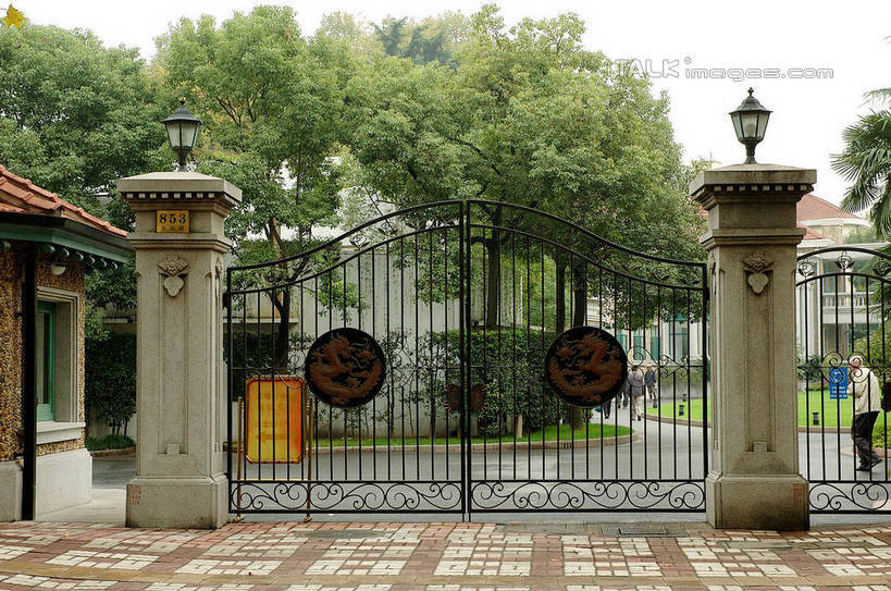 无人,家,横图,室外,白天,正面,旅游,度假,美景,植物,门,城市风光,城市,道路,建筑,路,路灯,照明,上海,中国,亚洲,房屋,屋子,景观,公寓,小路,灯光,交通,娱乐,建设,洋房,楼房,住宅,灯,树,树木,绿色,自然,门框,享受,休闲,景色,放松,生长,成长,照亮,申,照明设备,东亚,徐汇区,丁香花园,上海市,华山路,中华人民共和国,沪,华东地区,彩图,房子,shzxz1