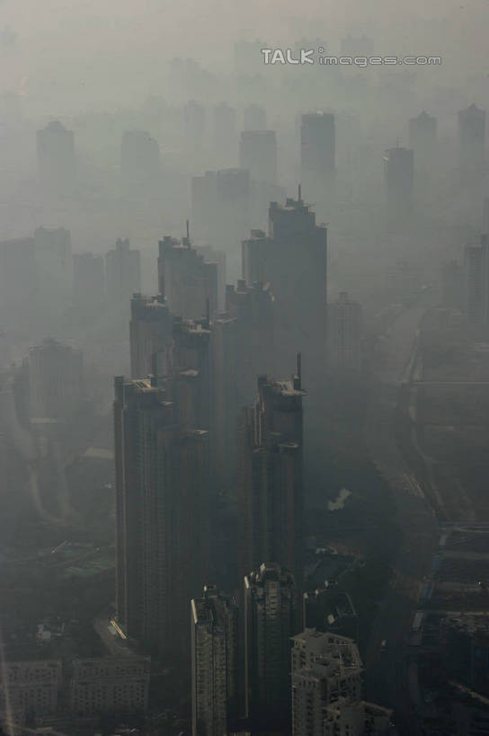 无人,家,高楼大厦,竖图,全景,俯视,航拍,室外,白天,度假,美景,天际线,雾,城市风光,标志建筑,城市,大厦,地标,建筑,摩天大楼,上海,中国,亚洲,朦胧,模糊,房屋,屋子,景观,公寓,娱乐,建设,虹口区,洋房,楼房,住宅,天空,天,享受,休闲,景色,放松,申,迷雾,鸟瞰,东亚,上海市,海泰国际大厦,四川北路,中华人民共和国,沪,华东地区,大雾,彩图,高角度拍摄,房子,大楼,高层建筑,高楼,摩天楼,shzxz1