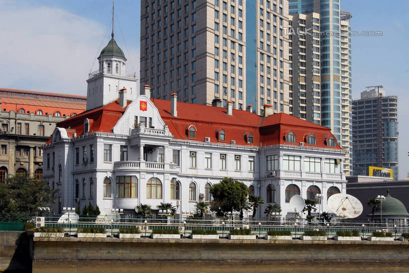 无人,家,高楼大厦,横图,室外,白天,正面,度假,美景,植物,城市风光,标志建筑,城市,大厦,地标,建筑,摩天大楼,上海,中国,亚洲,阴影,光线,影子,房屋,屋子,景观,云,云朵,公寓,云彩,娱乐,建设,虹口区,洋房,楼房,住宅,树,树木,蓝色,绿色,白云,蓝天,天空,阳光,自然,天,享受,休闲,景色,放松,生长,晴朗,成长,申,东亚,上海市,黄浦路,俄罗斯联邦驻上海总领事馆,中华人民共和国,沪,华东地区,晴空,彩图,房子,大楼,高层建筑,高楼,摩天楼,俄罗斯驻上海总领事馆,shzxz1