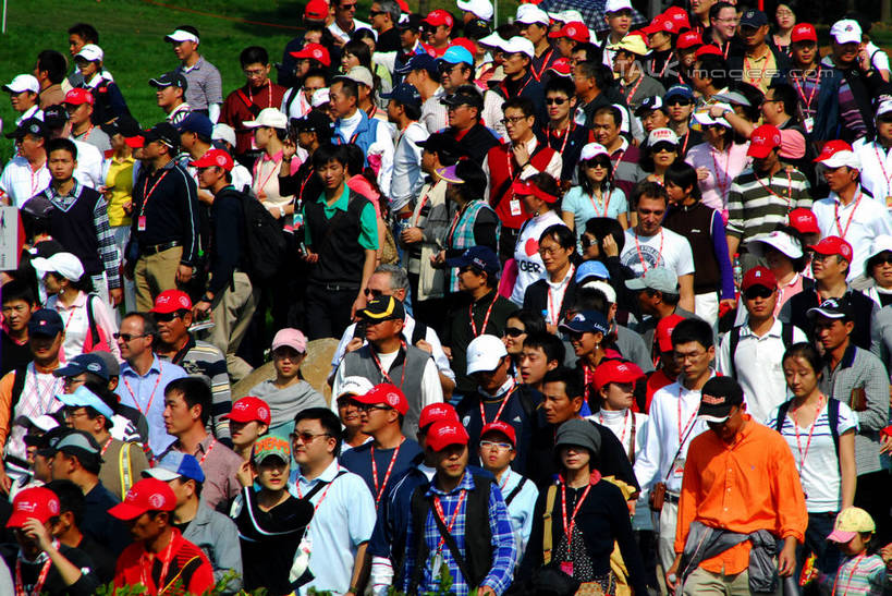 东方人,公园,走,横图,俯视,室外,白天,草地,草坪,植物,帽子,上海,中国,亚洲,服装,球场,许多人,注视,休闲装,黄种人,运动帽,高尔夫球场,草,树,树木,衣服,绿色,自然,观察,看,一群人,休闲,休闲服,鸭舌帽,服饰,生长,成长,观看,申,察看,国家公园,关注,绿茵场,东亚,佘山,松江区,上海市,中华人民共和国,沪,华东地区,男人,男性,年轻男性,年轻女性,女人,女性,亚洲人,步行,散步,走路,半身,彩图,高角度拍摄,上海佘山国际高尔夫俱乐部,佘山国家森林公园,shzxz1