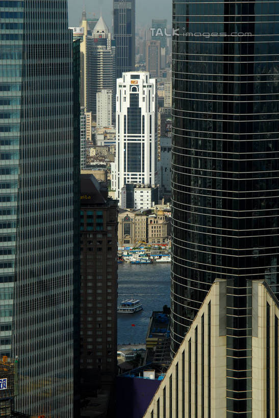 无人,高楼大厦,竖图,俯视,航拍,室外,白天,度假,河流,美景,水,城市风光,标志建筑,城市,大厦,地标,建筑,摩天大楼,上海,中国,亚洲,阴影,光线,影子,河水,景观,水流,娱乐,建设,阳光,享受,休闲,景色,放松,申,鸟瞰,黄浦区,东亚,延安东路,上海工商联大厦,上海市,中华人民共和国,沪,华东地区,彩图,高角度拍摄,大楼,高层建筑,高楼,摩天楼,shzxz1