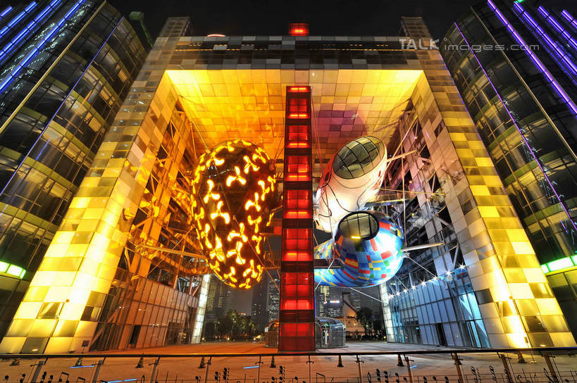 无人,高楼大厦,横图,彩色,室外,夜晚,仰视,度假,美景,城市风光,标志建筑,城市,大厦,地标,建筑,摩天大楼,霓虹灯,夜景,上海,中国,亚洲,阴影,光线,影子,墙,景观,灯光,七彩,娱乐,光源,建设,浦东,霓虹,墙壁,墙面,灯,享受,休闲,景色,放松,申,照明设备,金融中心,陆家嘴,陆家嘴金融贸易区,浦东新区,东亚,上海市,中华人民共和国,沪,华东地区,氖灯,彩图,低角度拍摄,大楼,高层建筑,高楼,摩天楼,国际航运金融大厦,上海国际航运金融大厦,shzxz1