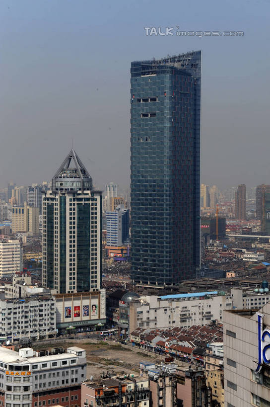 无人,宾馆,家,高楼大厦,竖图,全景,俯视,航拍,室外,白天,度假,美景,天际线,城市风光,标志建筑,城市,大厦,地标,建筑,酒店,摩天大楼,上海,中国,亚洲,阴影,光线,影子,房屋,屋子,景观,公寓,娱乐,建设,虹口区,洋房,楼房,住宅,蓝色,蓝天,天空,阳光,天,享受,休闲,景色,放松,晴朗,旅社,申,鸟瞰,东亚,上海市,上海海泰大酒店,万里无云,中华人民共和国,沪,华东地区,晴空,晴空万里,彩图,高角度拍摄,房子,大楼,高层建筑,高楼,客店,客栈,旅店,旅馆,摩天楼,商旅,四平路,shzxz1