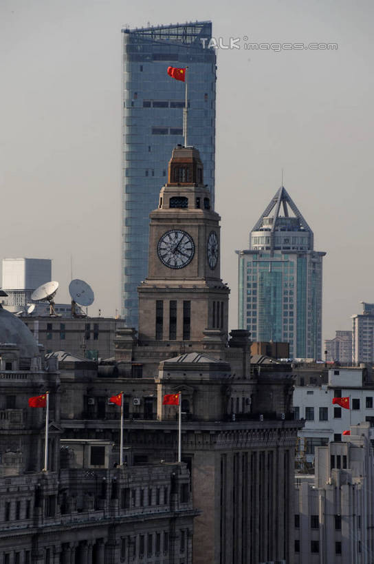 无人,宾馆,家,高楼大厦,竖图,全景,室外,白天,正面,度假,美景,天际线,城市风光,标志建筑,城市,大厦,地标,建筑,酒店,摩天大楼,旗帜,国旗,上海,中国,亚洲,时间,时钟,房屋,屋子,景观,公寓,计时,娱乐,建设,虹口区,洋房,楼房,五星红旗,住宅,天空,钟表,天,享受,休闲,表,景色,放松,旅社,申,黄浦区,中国国旗,东亚,上海海关大楼,海关大楼,中山东一路,上海市,上海海泰大酒店,中华人民共和国,沪,华东地区,塔钟,旗,钟,彩图,房子,大楼,高层建筑,高楼,客店,客栈,旅店,旅馆,摩天楼,红地五星旗,中华人民共和国国旗,商旅,四平路,shzxz1