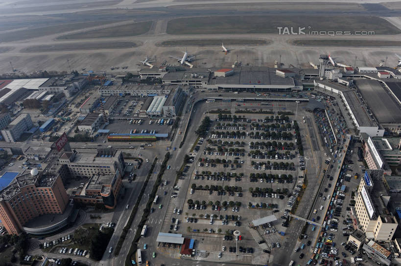 无人,机场,横图,俯视,航拍,室外,白天,度假,美景,植物,城市风光,城市,飞机,飞机场,上海,中国,亚洲,景观,交通,娱乐,航空,树,树木,绿色,自然,航站楼,交通工具,享受,休闲,景色,放松,运输,生长,成长,虹桥机场,申,客机,鸟瞰,载具,候机楼,东亚,长宁区,上海市,中华人民共和国,沪,华东地区,虹桥路,上海虹桥国际机场,旅客航站楼,航空站,空港,彩图,高角度拍摄,shzxz1