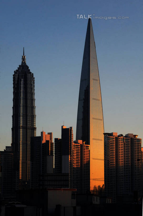 无人,高楼大厦,竖图,室外,白天,仰视,度假,美景,城市风光,标志建筑,城市,大厦,地标,建筑,摩天大楼,上海,中国,亚洲,阴影,光线,影子,景观,娱乐,建设,金茂大厦,浦东,蓝色,蓝天,天空,阳光,天,享受,休闲,景色,放松,环球金融中心,晴朗,申,柏悦酒店,金融中心,陆家嘴,陆家嘴金融贸易区,浦东新区,上海环球金融中心,东亚,上海市,万里无云,中华人民共和国,沪,华东地区,金茂大楼,环球金融中心大厦,晴空,晴空万里,彩图,低角度拍摄,大楼,高层建筑,高楼,摩天楼,shzxz1