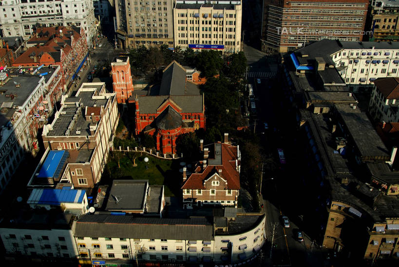 无人,家,高楼大厦,教堂,横图,俯视,航拍,室外,白天,旅游,度假,名胜古迹,植物,标志建筑,大厦,地标,建筑,摩天大楼,上海,中国,亚洲,阴影,节日,遗迹,光线,影子,房屋,屋子,公寓,古迹,文化,文物,娱乐,建设,古建筑,洋房,楼房,住宅,树,树木,绿色,阳光,自然,楼宇,祈祷,享受,休闲,健康,旅游胜地,放松,许愿,宗教,信仰,生长,成长,纪念,祈求,申,鸟瞰,信念,黄浦区,古文明,东亚,上海市,江西路,中华人民共和国,沪,华东地区,平安,彩图,高角度拍摄,房子,大教堂,大楼,高层建筑,高楼,礼拜堂,摩天楼,二马路,九江路,上海圣三一堂,圣三一堂,shzxz1