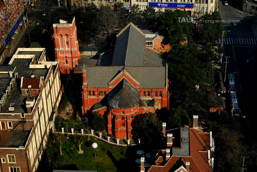 无人,家,高楼大厦,教堂,横图,俯视,航拍,室外,白天,旅游,度假,名胜古迹,植物,标志建筑,大厦,地标,建筑,摩天大楼,上海,中国,亚洲,阴影,节日,遗迹,光线,影子,房屋,屋子,公寓,古迹,文化,文物,娱乐,建设,古建筑,洋房,楼房,住宅,树,树木,绿色,阳光,自然,楼宇,祈祷,享受,休闲,健康,旅游胜地,放松,许愿,宗教,信仰,生长,成长,纪念,祈求,申,鸟瞰,信念,黄浦区,古文明,东亚,上海市,江西路,中华人民共和国,沪,华东地区,平安,彩图,高角度拍摄,房子,大教堂,大楼,高层建筑,高楼,礼拜堂,摩天楼,二马路,九江路,上海圣三一堂,圣三一堂,shzxz1