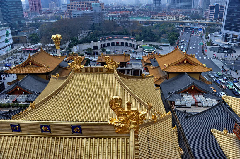 无人,高楼大厦,寺庙,横图,全景,俯视,航拍,室外,白天,度假,美景,天际线,植物,城市风光,标志建筑,城市,大厦,道路,地标,建筑,路,摩天大楼,公路,汽车,上海,中国,亚洲,节日,景观,交通,燃烧,文化,娱乐,建设,车,树,树木,南京西路,绿色,自然,香火,庙宇,交通工具,轿车,祈祷,享受,休闲,健康,景色,放松,许愿,宗教,信仰,生长,成长,纪念,静安寺,祈求,申,鸟瞰,载具,东亚,静安区,上海市,中华人民共和国,沪,华东地区,平安,马路,彩图,高角度拍摄,大楼,高层建筑,高楼,庙,摩天楼,寺,静安古寺,shzxz1