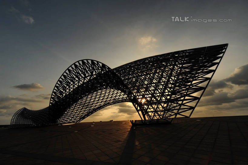 无人,横图,室外,白天,仰视,度假,美景,日落,城市风光,城市,雕塑,上海,中国,亚洲,阴影,艺术,装饰,光线,雕刻,雕像,影子,景观,晚霞,霞光,落日,娱乐,浦东,阳光,黄昏,工艺品,享受,休闲,景色,彩霞,放松,纪念,临港新城,美术,申,主题,陈列,浦东新区,东亚,上海市,中华人民共和国,沪,华东地区,功能,美学,夕照,薄暮,夕阳,彩图,低角度拍摄,傍晚,斜阳,shzxz1