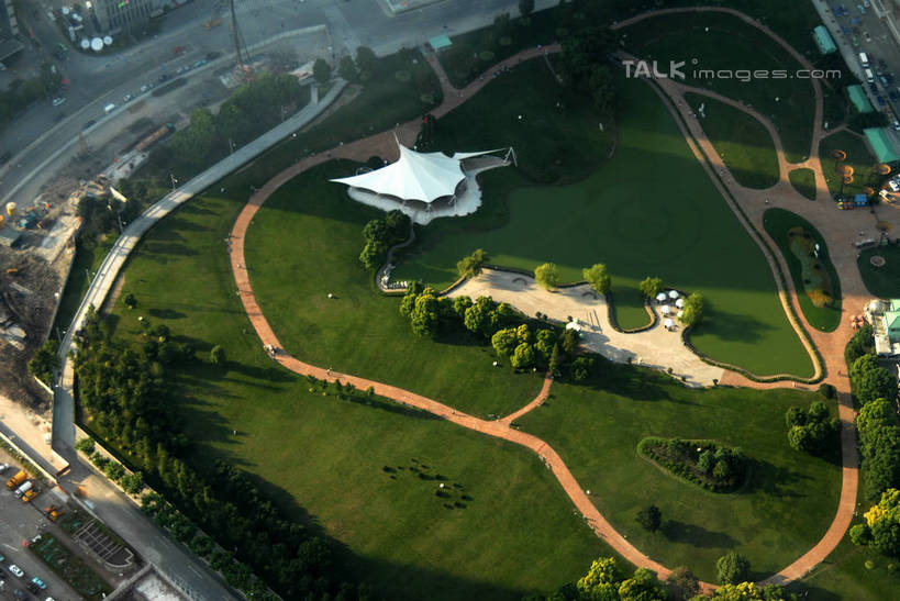 无人,家,横图,俯视,航拍,室外,白天,度假,草地,草坪,美景,植物,城市风光,城市,道路,路,汽车,上海,中国,亚洲,阴影,光线,影子,房屋,屋子,景观,公寓,小路,交通,娱乐,浦东,洋房,楼房,住宅,车,草,树,树木,绿色,阳光,自然,交通工具,轿车,享受,休闲,景色,放松,生长,成长,申,鸟瞰,载具,陆家嘴,浦东新区,东亚,上海市,中华人民共和国,沪,华东地区,陆家嘴中心绿地,上海陆家嘴中心绿地,彩图,高角度拍摄,房子,shzxz1