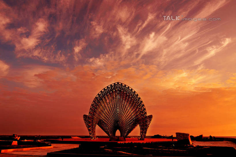 无人,横图,室外,白天,正面,度假,美景,日落,城市风光,城市,雕塑,上海,中国,亚洲,阴影,艺术,装饰,光线,雕刻,雕像,影子,景观,晚霞,霞光,落日,背光,娱乐,浦东,阳光,黄昏,工艺品,享受,休闲,景色,彩霞,放松,纪念,临港新城,滴水湖,美术,申,主题,逆光,陈列,浦东新区,东亚,上海市,南汇嘴观海公园,中华人民共和国,沪,华东地区,功能,美学,夕照,薄暮,夕阳,彩图,傍晚,斜阳,shzxz1