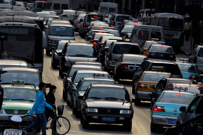 东方人,走,横图,俯视,室外,白天,度假,美景,城市风光,城市,道路,路,公路,自行车,汽车,上海,中国,亚洲,行人,阴影,服装,光线,影子,景观,交通,许多人,拥堵,拥挤,休闲装,黄种人,娱乐,路人,车,脚踏车,衣服,阳光,交通工具,轿车,南京路,一群人,享受,休闲,休闲服,景色,放松,服饰,南京路步行街,堵车,塞车,申,载具,黄浦区,东亚,上海市,中华人民共和国,沪,华东地区,过客,男人,男性,年轻男性,年轻女性,女人,女性,亚洲人,马路,步行,散步,走路,半身,彩图,高角度拍摄,shzxz1