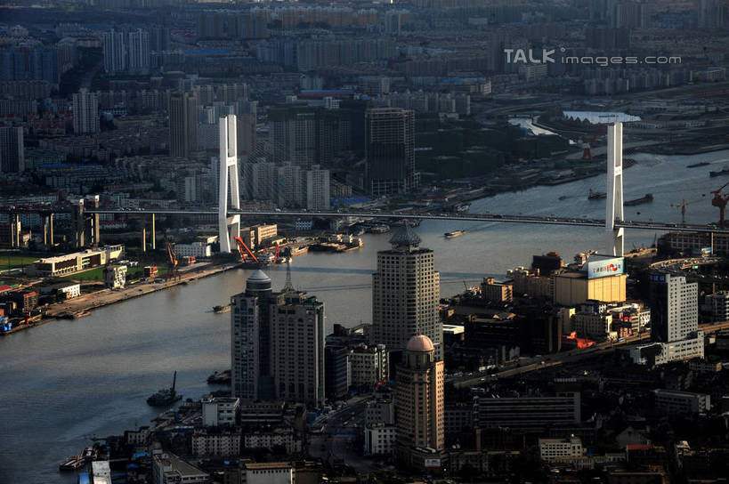 无人,高楼大厦,横图,全景,俯视,航拍,室外,白天,度假,河流,美景,水,天际线,城市风光,标志建筑,城市,大桥,大厦,地标,建筑,摩天大楼,桥梁,上海,中国,亚洲,河水,景观,水流,高架,桥,娱乐,建设,黄浦江,享受,休闲,景色,放松,申,鸟瞰,南浦大桥,高架桥,东亚,上海市,高架道路,跨线桥,中华人民共和国,沪,华东地区,彩图,高角度拍摄,大楼,高层建筑,高楼,摩天楼,春申江,shzxz1