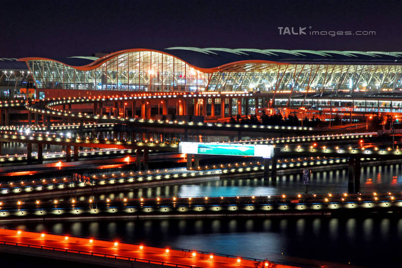 无人,机场,横图,全景,俯视,彩色,室外,夜晚,长时间曝光,度假,美景,天际线,城市风光,城市,大桥,道路,飞机场,立交桥,路,霓虹灯,桥梁,夜景,公路,上海,中国,亚洲,阴影,朦胧,模糊,光线,影子,景观,高架,桥,灯光,七彩,交通,娱乐,光源,浦东,霓虹,浦东国际机场,浦东机场,灯,蓝色,蓝天,天空,天,享受,休闲,景色,放松,晴朗,申,照明设备,曝光,高架桥,浦东新区,东亚,上海市,高架道路,跨线桥,万里无云,中华人民共和国,沪,华东地区,氖灯,航空站,空港,晴空,晴空万里,立体交叉桥,马路,彩图,高角度拍摄,上海浦东国际机场,枢纽立交,系统立交桥,shzxz1