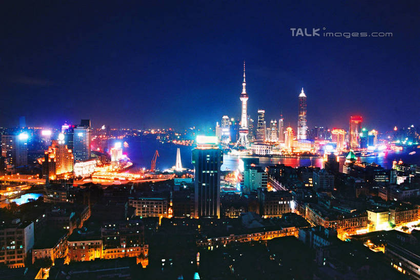 无人,高楼大厦,横图,俯视,航拍,彩色,室外,夜晚,长时间曝光,度假,河流,美景,水,城市风光,标志建筑,城市,大厦,地标,建筑,摩天大楼,霓虹灯,夜景,上海,中国,亚洲,阴影,朦胧,模糊,光线,影子,河水,景观,水流,灯光,七彩,娱乐,光源,建设,东方明珠,黄浦江,金茂大厦,浦东,霓虹,灯,外滩,享受,休闲,景色,放松,环球金融中心,申,照明设备,鸟瞰,电视塔,曝光,柏悦酒店,国际贸易金融中心,合生国际大厦,花旗集团大厦,金融中心,陆家嘴,陆家嘴金融中心,浦东新区,上海环球金融中心,香格里拉酒店,震旦国际大楼,东亚,东方明珠电视塔,滨江大道,上海国际会议中心,上海国际新闻中心,上海市,中华人民共和国,沪,华东地区,氖灯,彩图,高角度拍摄,大楼,高层建筑,高楼,摩天楼,黄埔滩,上海外滩,外黄埔滩,春申江,shzxz1