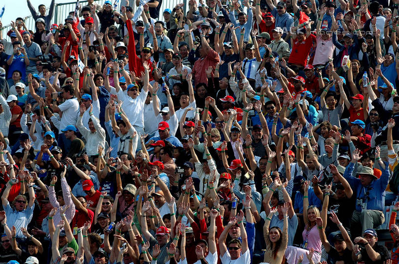 东方人,观众,体育馆,运动场,站,举,横图,俯视,室外,白天,亚洲,阴影,服装,光线,影子,看台,许多人,注视,休闲装,黄种人,体育场,座位,衣服,阳光,观察,看,托,站着,一群人,休闲,休闲服,服饰,观看,察看,关注,运动馆,坐位,男人,男性,年轻男性,年轻女性,女人,女性,中年男性,中年女性,亚洲人,观赏人员,举起,举手,举着,向上举,向上伸,向上托,站立,半身,彩图,高角度拍摄,shzxz1