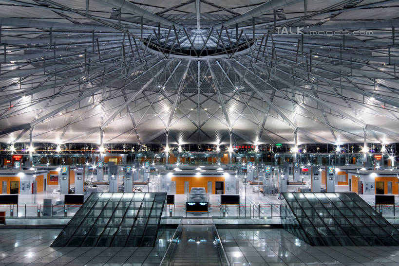 无人,栏杆,横图,室内,夜晚,正面,度假,美景,城市风光,城市,夜景,照明,上海,中国,亚洲,阴影,光线,影子,屋顶,景观,围栏,灯光,顶棚,娱乐,护栏,顶灯,灯,灯具,享受,休闲,景色,放松,照亮,申,照明设备,东亚,徐汇区,上海南站,上海市,中华人民共和国,沪,华东地区,彩图,shzxz1