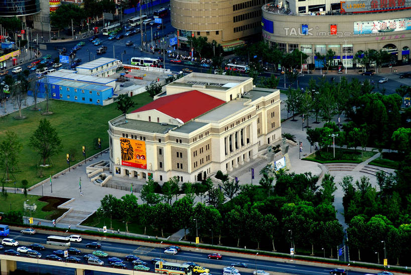 无人,音乐厅,高楼大厦,横图,俯视,室外,白天,度假,草地,草坪,美景,植物,城市风光,标志建筑,城市,大厦,道路,地标,建筑,路,摩天大楼,公路,汽车,上海,中国,亚洲,景观,交通,娱乐,建设,车,草,树,树木,绿色,自然,交通工具,轿车,享受,休闲,景色,放松,生长,成长,申,载具,黄浦区,东亚,南京大戏院,上海音乐厅,延安东路,上海市,中华人民共和国,沪,华东地区,马路,彩图,高角度拍摄,大楼,高层建筑,高楼,摩天楼,演奏厅,shzxz1