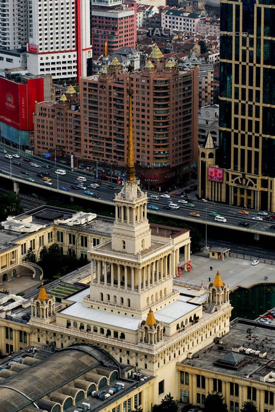 无人,博物馆,高楼大厦,竖图,俯视,航拍,室外,白天,度假,美景,植物,城市风光,标志建筑,城市,大厦,道路,地标,建筑,路,摩天大楼,公路,汽车,上海,中国,亚洲,研究,景观,分界线,停车线,交通,教育,娱乐,建设,浦东,车,树,树木,绿色,自然,交通工具,轿车,享受,休闲,景色,放松,生长,成长,展览,车行道,车行道分界线,申,鸟瞰,欣赏,载具,标线,陈列,浦东新区,东亚,车行线,上海市,中华人民共和国,沪,华东地区,上海浦东展览馆,典藏,马路,彩图,高角度拍摄,大楼,高层建筑,高楼,摩天楼,shzxz1