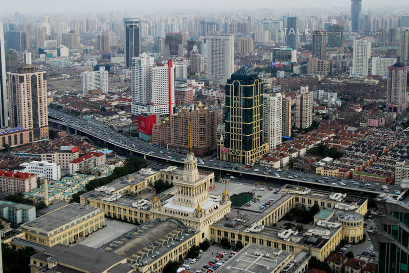 无人,博物馆,高楼大厦,横图,俯视,航拍,室外,白天,度假,美景,植物,城市风光,标志建筑,城市,大厦,道路,地标,建筑,路,摩天大楼,公路,汽车,上海,中国,亚洲,研究,景观,分界线,停车线,交通,教育,娱乐,建设,浦东,车,树,树木,绿色,自然,交通工具,轿车,享受,休闲,景色,放松,生长,成长,展览,车行道,车行道分界线,申,鸟瞰,欣赏,载具,标线,陈列,浦东新区,东亚,车行线,上海市,中华人民共和国,沪,华东地区,上海浦东展览馆,典藏,马路,彩图,高角度拍摄,大楼,高层建筑,高楼,摩天楼,shzxz1