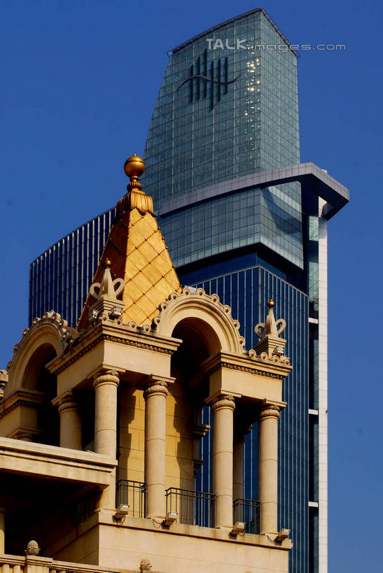 无人,博物馆,高楼大厦,竖图,室外,白天,仰视,旅游,度假,办公楼,石头,标志建筑,大厦,地标,建筑,摩天大楼,写字楼,上海,中国,亚洲,阴影,研究,光线,石子,影子,柱子,教育,娱乐,建设,浦东,蓝色,蓝天,天空,阳光,楼宇,天,享受,休闲,旅游胜地,商务楼,放松,晴朗,展览,申,欣赏,陈列,浦东新区,东亚,上海市,万里无云,中华人民共和国,沪,华东地区,上海浦东展览馆,典藏,石块,晴空,晴空万里,彩图,低角度拍摄,大楼,高层建筑,高楼,摩天楼,shzxz1