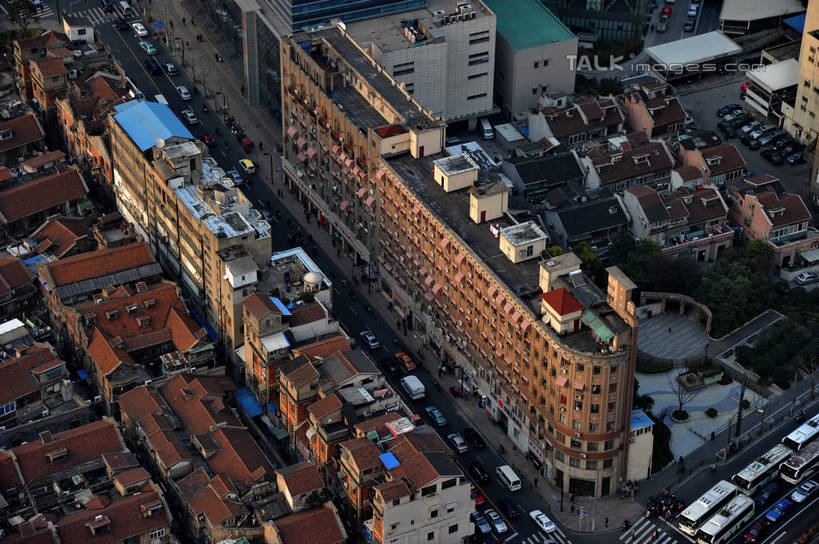 无人,家,横图,俯视,航拍,室外,白天,旅游,度假,美景,植物,城市风光,城市,道路,建筑,路,公路,汽车,上海,中国,亚洲,阴影,光线,影子,房屋,屋子,景观,公寓,交通,娱乐,建设,虹口区,洋房,楼房,住宅,车,树,树木,绿色,阳光,自然,交通工具,轿车,享受,休闲,景色,放松,生长,成长,申,鸟瞰,载具,东亚,上海市,四川北路,中华人民共和国,沪,华东地区,马路,彩图,高角度拍摄,房子,shzxz1