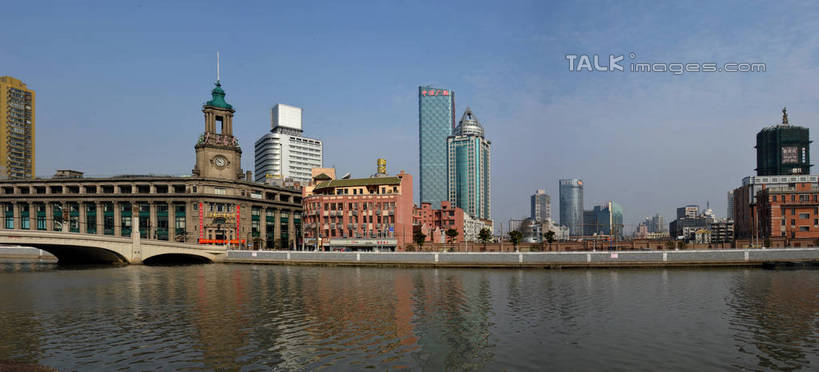 无人,高楼大厦,横图,室外,白天,正面,度假,河流,美景,水,城市风光,标志建筑,城市,大厦,地标,建筑,摩天大楼,上海,中国,亚洲,阴影,波纹,光线,影子,河水,景观,水流,云,云朵,涟漪,云彩,娱乐,建设,虹口区,蓝色,白云,倒影,蓝天,水纹,天空,阳光,波浪,天,享受,休闲,景色,放松,晴朗,申,倒映,苏州河,吴淞江,东亚,上海市,上海邮政大楼,上海邮电大楼,上海邮政博物馆,中华人民共和国,沪,华东地区,水晕,反照,晴空,彩图,大楼,高层建筑,高楼,摩天楼,上海邮政总局,shzxz1
