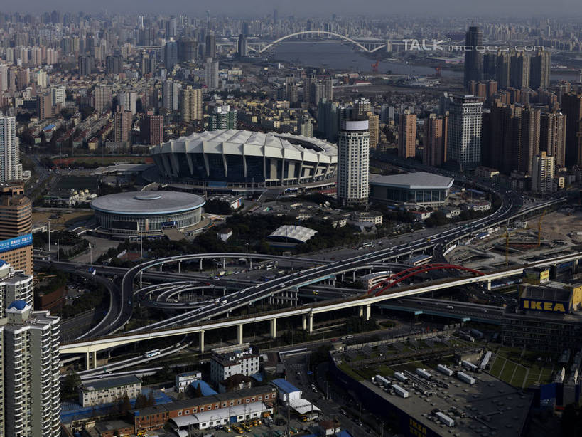 无人,家,高楼大厦,横图,全景,俯视,航拍,室外,白天,度假,美景,天际线,植物,城市风光,标志建筑,城市,大桥,大厦,道路,地标,建筑,路,摩天大楼,桥梁,公路,汽车,上海,中国,亚洲,阴影,光线,影子,房屋,屋子,景观,高架,公寓,桥,交通,娱乐,建设,洋房,楼房,住宅,车,树,树木,绿色,阳光,自然,交通工具,轿车,享受,休闲,景色,放松,生长,成长,申,鸟瞰,载具,高架桥,东亚,上海体育馆,徐汇区,上海大舞台,上海市,高架道路,跨线桥,中华人民共和国,沪,华东地区,马路,彩图,高角度拍摄,房子,大楼,高层建筑,高楼,摩天楼,万人体育馆,shzxz1