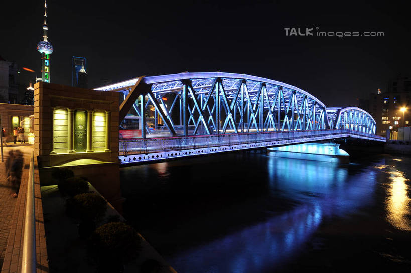 无人,高楼大厦,横图,彩色,室外,夜晚,正面,长时间曝光,度假,河流,美景,水,城市风光,标志建筑,城市,大厦,地标,建筑,摩天大楼,霓虹灯,夜景,上海,中国,亚洲,阴影,波纹,朦胧,模糊,光线,影子,河水,景观,水流,灯光,七彩,涟漪,娱乐,光源,建设,霓虹,灯,倒影,水纹,外滩,波浪,享受,休闲,景色,放松,申,倒映,照明设备,曝光,浦西,苏州河,外白渡桥,东亚,上海市,中华人民共和国,沪,华东地区,水晕,氖灯,反照,彩图,大楼,高层建筑,高楼,摩天楼,花园桥,威尔斯桥,shzxz1