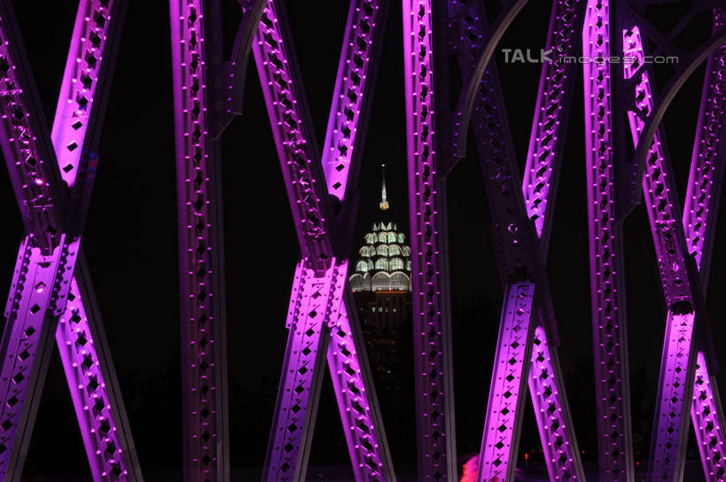 无人,高楼大厦,横图,彩色,室外,夜晚,正面,长时间曝光,度假,美景,城市风光,标志建筑,城市,大厦,地标,建筑,摩天大楼,霓虹灯,夜景,上海,中国,亚洲,阴影,朦胧,模糊,光线,影子,景观,灯光,七彩,娱乐,光源,建设,霓虹,灯,紫色,外滩,享受,休闲,景色,放松,申,照明设备,曝光,浦西,苏州河,外白渡桥,东亚,上海市,中华人民共和国,沪,华东地区,氖灯,彩图,大楼,高层建筑,高楼,摩天楼,花园桥,威尔斯桥,shzxz1