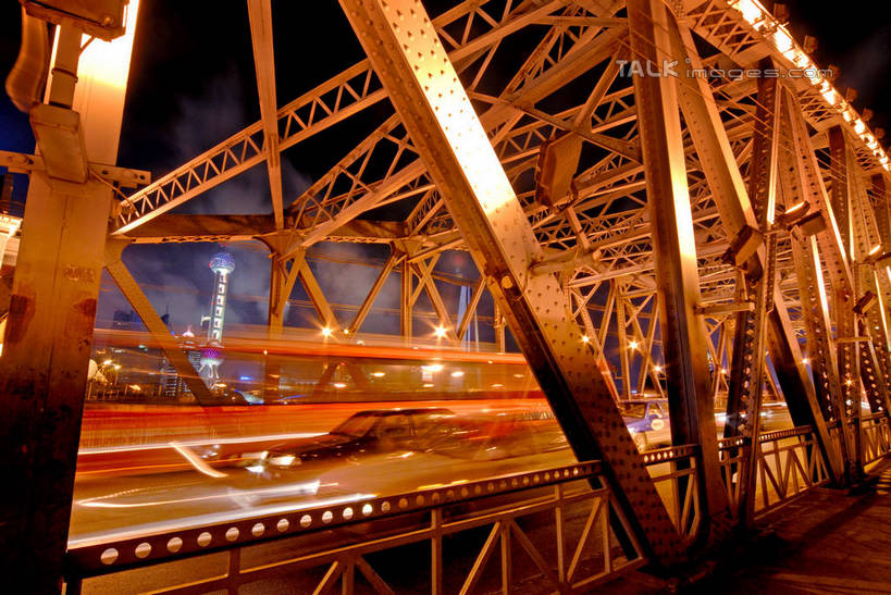 无人,高楼大厦,横图,彩色,室外,夜晚,正面,长时间曝光,度假,美景,城市风光,标志建筑,城市,大厦,地标,建筑,摩天大楼,霓虹灯,夜景,上海,中国,亚洲,阴影,朦胧,模糊,光线,影子,景观,灯光,七彩,娱乐,光源,建设,霓虹,灯,黄色,外滩,享受,休闲,景色,放松,申,照明设备,曝光,浦西,苏州河,外白渡桥,东亚,上海市,中华人民共和国,沪,华东地区,氖灯,彩图,大楼,高层建筑,高楼,摩天楼,花园桥,威尔斯桥,shzxz1