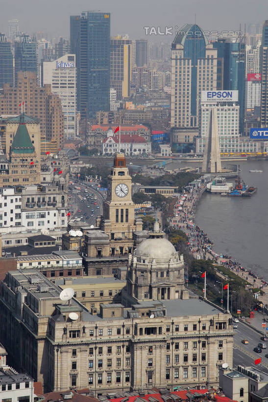 无人,高楼大厦,竖图,俯视,航拍,室外,白天,度假,河流,美景,水,植物,城市风光,标志建筑,城市,大厦,地标,建筑,摩天大楼,上海,中国,亚洲,阴影,光线,影子,河水,景观,水流,娱乐,建设,黄浦江,树,树木,蓝色,绿色,蓝天,天空,阳光,自然,外滩,天,享受,休闲,景色,放松,生长,晴朗,成长,申,鸟瞰,黄浦区,东亚,浦东发展银行大楼,上海海关大楼,海关大楼,中山东一路,上海市,万里无云,中华人民共和国,沪,华东地区,晴空,晴空万里,彩图,高角度拍摄,大楼,高层建筑,高楼,摩天楼,黄埔滩,上海外滩,外黄埔滩,shzxz1