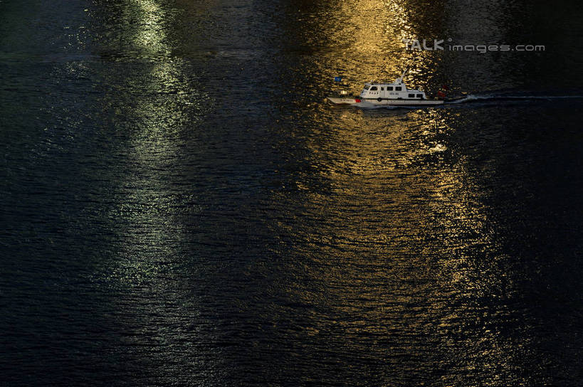 无人,横图,俯视,室外,白天,度假,河流,美景,日落,水,城市风光,城市,轮船,船,上海,中国,亚洲,阴影,波纹,光线,影子,河水,景观,水流,晚霞,霞光,落日,涟漪,背光,娱乐,黄浦江,倒影,水纹,阳光,黄昏,交通工具,波浪,享受,休闲,景色,彩霞,放松,申,倒映,载具,逆光,东亚,上海市,中华人民共和国,沪,华东地区,水晕,夕照,反照,薄暮,夕阳,彩图,高角度拍摄,傍晚,春申江,斜阳,shzxz1