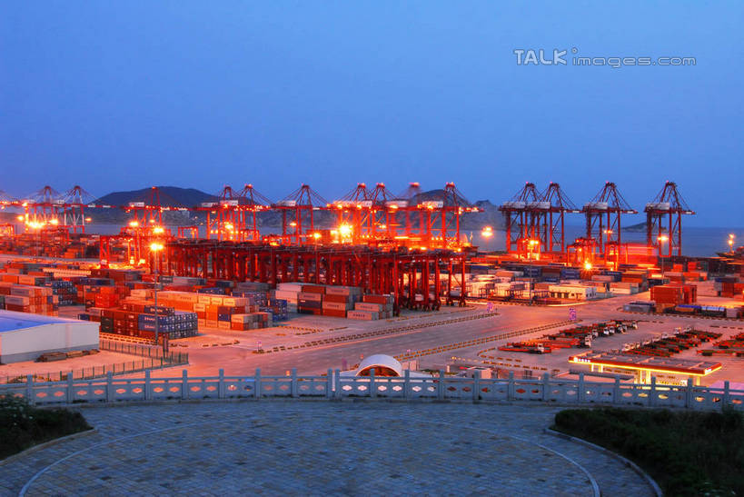 无人,码头,横图,室外,夜晚,正面,长时间曝光,旅游,度假,美景,标志建筑,地标,港口,建筑,路灯,夜景,照明,中国,亚洲,阴影,朦胧,模糊,光线,影子,景观,灯光,娱乐,建设,浙江,灯,浙江省,蓝色,蓝天,天空,自然,天,享受,休闲,旅游胜地,景色,放松,晴朗,照亮,照明设备,自然风光,曝光,东亚,洋山港,洋山深水港,万里无云,中华人民共和国,华东地区,浙,舟山,舟山市,晴空,晴空万里,彩图,摆渡口,埠头,渡口,渡头,港湾,海港,货运码头,口岸,商港,深水港,崎岖列岛,嵊泗县,洋山镇,shzxz1