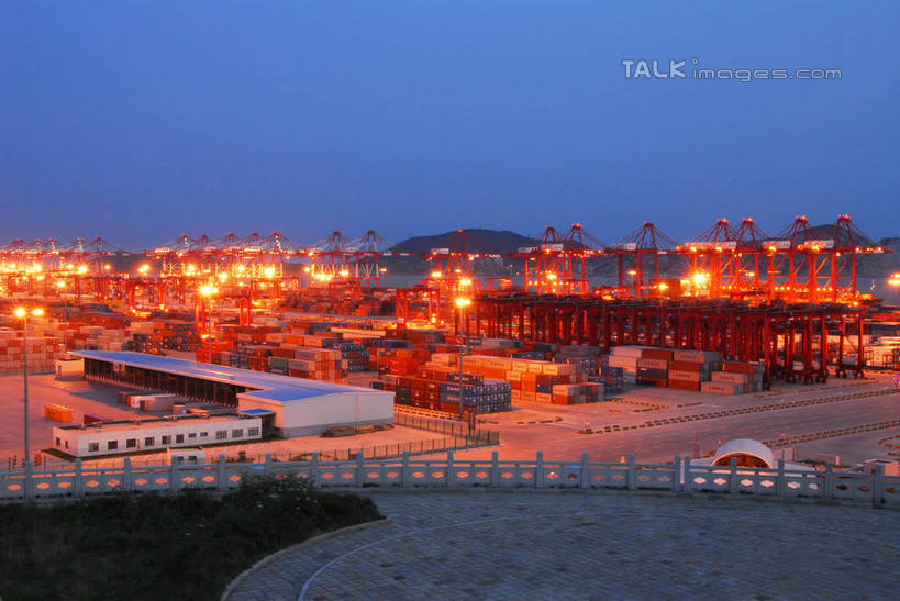 无人,码头,横图,室外,夜晚,正面,长时间曝光,旅游,度假,美景,标志建筑,地标,港口,建筑,路灯,夜景,照明,中国,亚洲,阴影,朦胧,模糊,光线,影子,景观,灯光,娱乐,建设,浙江,灯,浙江省,蓝色,蓝天,天空,自然,天,享受,休闲,旅游胜地,景色,放松,晴朗,照亮,照明设备,自然风光,曝光,东亚,洋山港,洋山深水港,万里无云,中华人民共和国,华东地区,浙,舟山,舟山市,晴空,晴空万里,彩图,摆渡口,埠头,渡口,渡头,港湾,海港,货运码头,口岸,商港,深水港,崎岖列岛,嵊泗县,洋山镇,shzxz1