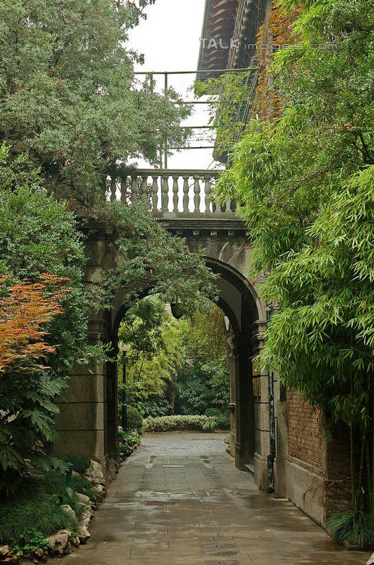 无人,家,栏杆,竖图,室外,白天,正面,旅游,度假,美景,植物,门,城市风光,城市,道路,建筑,路,上海,中国,亚洲,大门,房屋,墙,屋子,景观,公寓,围栏,小路,交通,娱乐,建设,洋房,护栏,楼房,墙壁,墙面,住宅,树,树木,绿色,自然,门框,享受,休闲,景色,放松,生长,成长,申,前门,巨鹿路,卢湾区,宅院,东亚,上海市,爱神花园,上海作家协会,中华人民共和国,沪,华东地区,彩图,房子,宅门,shzxz1