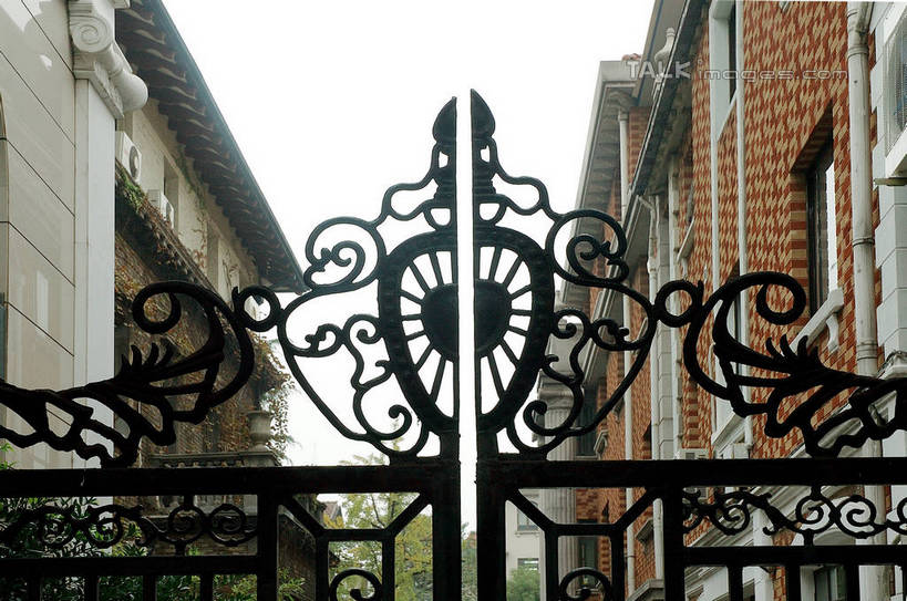 无人,家,横图,室外,白天,仰视,旅游,度假,美景,窗户,门,城市风光,城市,建筑,汽车,上海,中国,亚洲,大门,房屋,墙,屋子,景观,公寓,娱乐,建设,洋房,楼房,玻璃窗,墙壁,墙面,住宅,车,门框,交通工具,轿车,享受,休闲,景色,放松,申,载具,前门,巨鹿路,卢湾区,宅院,东亚,上海市,爱神花园,上海作家协会,中华人民共和国,沪,华东地区,彩图,低角度拍摄,房子,宅门,shzxz1