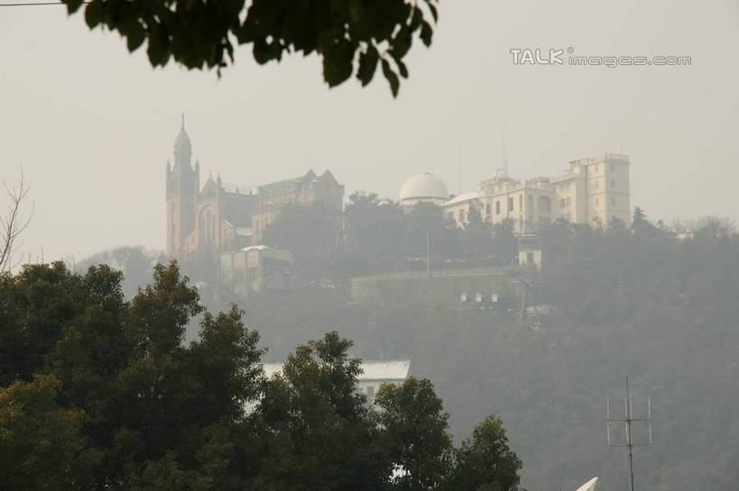 无人,公园,天文台,教堂,横图,室外,白天,正面,旅游,度假,实验,森林,树林,雪,植物,大雪,标志建筑,地标,建筑,上海,中国,亚洲,节日,研究,科学,积雪,雪景,冬季,冬天,文化,娱乐,建设,树,树木,绿色,天空,自然,天,祈祷,享受,休闲,健康,旅游胜地,放松,寒冷,许愿,宗教,信仰,生长,成长,纪念,祈求,申,科研,国家公园,天文,检验,信念,东亚,佘山,松江区,上海市,中华人民共和国,沪,华东地区,佘山天文台,佘山天主教堂,严寒,观测,观象台,山岳台,平安,彩图,大教堂,礼拜堂,上海佘山天主教堂,佘山国家森林公园,佘山圣母大殿,佘山圣母大教堂,远东圣母大殿,shzyn1