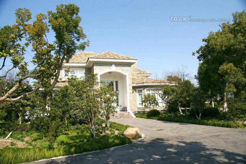 无人,家,横图,室外,白天,正面,旅游,度假,草地,草坪,美景,植物,别墅,城市风光,城市,建筑,上海,中国,亚洲,阴影,光线,影子,房屋,屋子,景观,公寓,娱乐,建设,洋房,楼房,住宅,草,树,树木,蓝色,绿色,蓝天,天空,阳光,自然,天,享受,休闲,景色,放松,奉贤区,生长,晴朗,成长,申,东亚,上海市,万里无云,中华人民共和国,沪,华东地区,晴空,晴空万里,彩图,房子,shzyn1