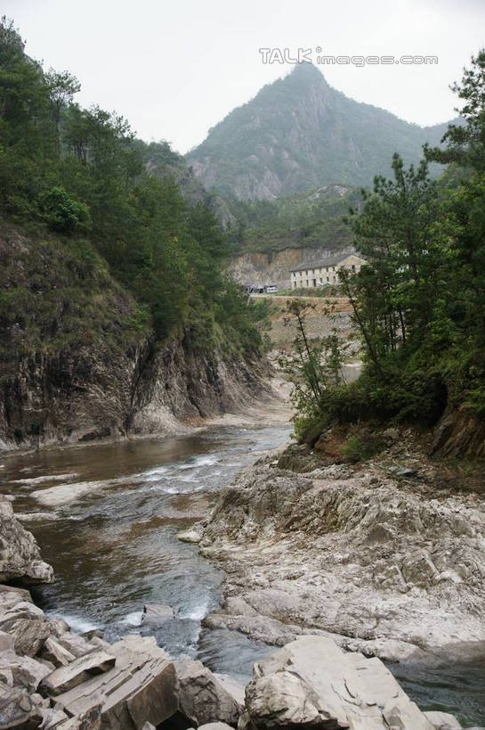 无人,竖图,俯视,室外,白天,旅游,度假,河流,石头,美景,森林,山,山脉,树林,水,植物,楠溪江,中国,亚洲,波纹,石子,河水,景观,山峰,水流,涟漪,山峦,娱乐,浙江,树,树木,浙江省,绿色,倒影,水纹,天空,自然,波浪,群山,天,享受,休闲,景色,放松,生长,成长,倒映,自然风光,东亚,永嘉,中华人民共和国,华东地区,水晕,浙,温州,温州市,反照,石块,岩石,彩图,高角度拍摄,永嘉县,shzyn1