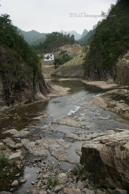 无人,竖图,俯视,室外,白天,旅游,度假,河流,石头,美景,森林,山,山脉,树林,水,植物,楠溪江,中国,亚洲,波纹,石子,河水,景观,山峰,水流,涟漪,山峦,娱乐,浙江,树,树木,浙江省,绿色,倒影,水纹,天空,自然,波浪,群山,天,享受,休闲,景色,放松,生长,成长,倒映,自然风光,东亚,永嘉,中华人民共和国,华东地区,水晕,浙,温州,温州市,反照,石块,岩石,彩图,高角度拍摄,永嘉县,shzyn1