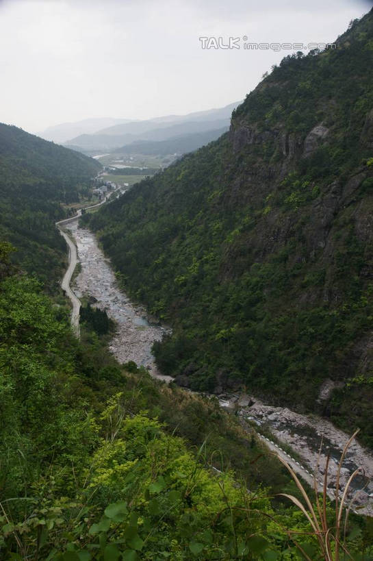 无人,竖图,俯视,室外,白天,旅游,度假,河流,石头,美景,森林,山,山脉,树林,水,植物,楠溪江,中国,亚洲,石子,河水,景观,山峰,水流,山峦,娱乐,浙江,树,树木,浙江省,绿色,天空,自然,群山,天,享受,休闲,景色,放松,生长,成长,自然风光,东亚,永嘉,中华人民共和国,华东地区,浙,温州,温州市,石块,岩石,彩图,高角度拍摄,永嘉县,shzyn1