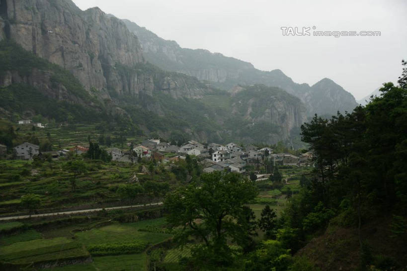 无人,家,横图,俯视,室外,白天,旅游,度假,石头,美景,森林,山,山脉,树林,植物,道路,路,楠溪江,中国,亚洲,石子,房屋,屋子,景观,山峰,小路,交通,山峦,娱乐,浙江,楼房,住宅,树,树木,浙江省,绿色,天空,自然,群山,天,享受,休闲,景色,放松,乡间小路,生长,成长,自然风光,东亚,永嘉,中华人民共和国,华东地区,浙,温州,温州市,石块,彩图,高角度拍摄,房子,永嘉县,shzyn1