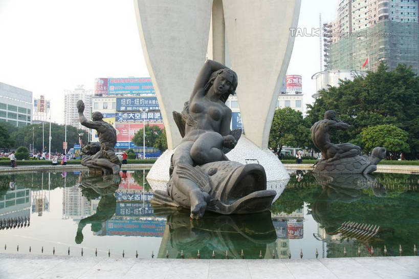 无人,高楼大厦,横图,室外,白天,正面,度假,草地,草坪,美景,植物,城市风光,标志建筑,城市,大厦,地标,建筑,摩天大楼,喷泉,雕塑,中国,亚洲,艺术,装饰,雕刻,雕像,景观,文化,娱乐,建设,石雕,草,树,树木,绿色,天空,自然,工艺品,天,品味,享受,休闲,景色,放松,生长,成长,纪念,广西,美术,主题,水景,陈列,东亚,北海,广西壮族自治区,中华人民共和国,桂,华南地区,北海市,功能,美学,美观,设计,彩图,大楼,高层建筑,高楼,摩天楼,shzyn1