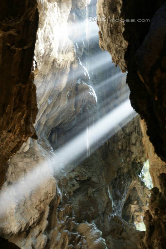 无人,竖图,室内,白天,正面,旅游,度假,石头,美景,峡谷,植物,中国,亚洲,阴影,光线,石子,影子,洞,景观,山谷,娱乐,树,树木,绿色,阳光,自然,享受,休闲,景色,放松,洞穴,生长,成长,广西,岩层,自然风光,东亚,穴,广西壮族自治区,中华人民共和国,桂,华南地区,百色,百色市,石块,岩石,彩图,湖润镇,靖西县,通灵大峡谷,新灵村,shzyn1