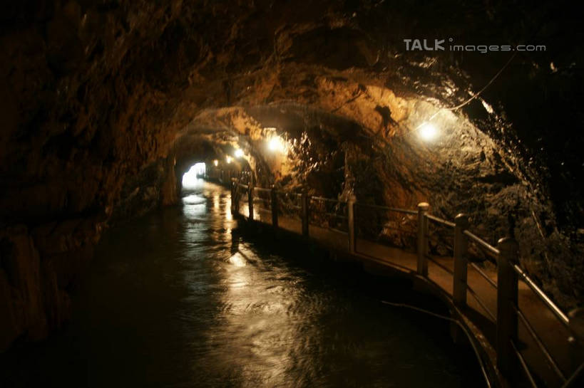 无人,栏杆,横图,室内,白天,正面,旅游,度假,河流,石头,美景,水,峡谷,照明,中国,亚洲,阴影,光线,壁灯,石子,影子,洞,河水,景观,水流,围栏,灯光,山谷,娱乐,护栏,灯,自然,灯具,享受,休闲,景色,放松,洞穴,广西,照亮,照明设备,岩层,自然风光,东亚,穴,广西壮族自治区,中华人民共和国,桂,华南地区,百色,百色市,石块,岩石,彩图,湖润镇,靖西县,通灵大峡谷,新灵村,shzyn1